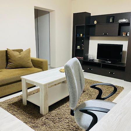 Sellada Apartament - Free Private Parking,Ac,Wi-Fi Carei Buitenkant foto