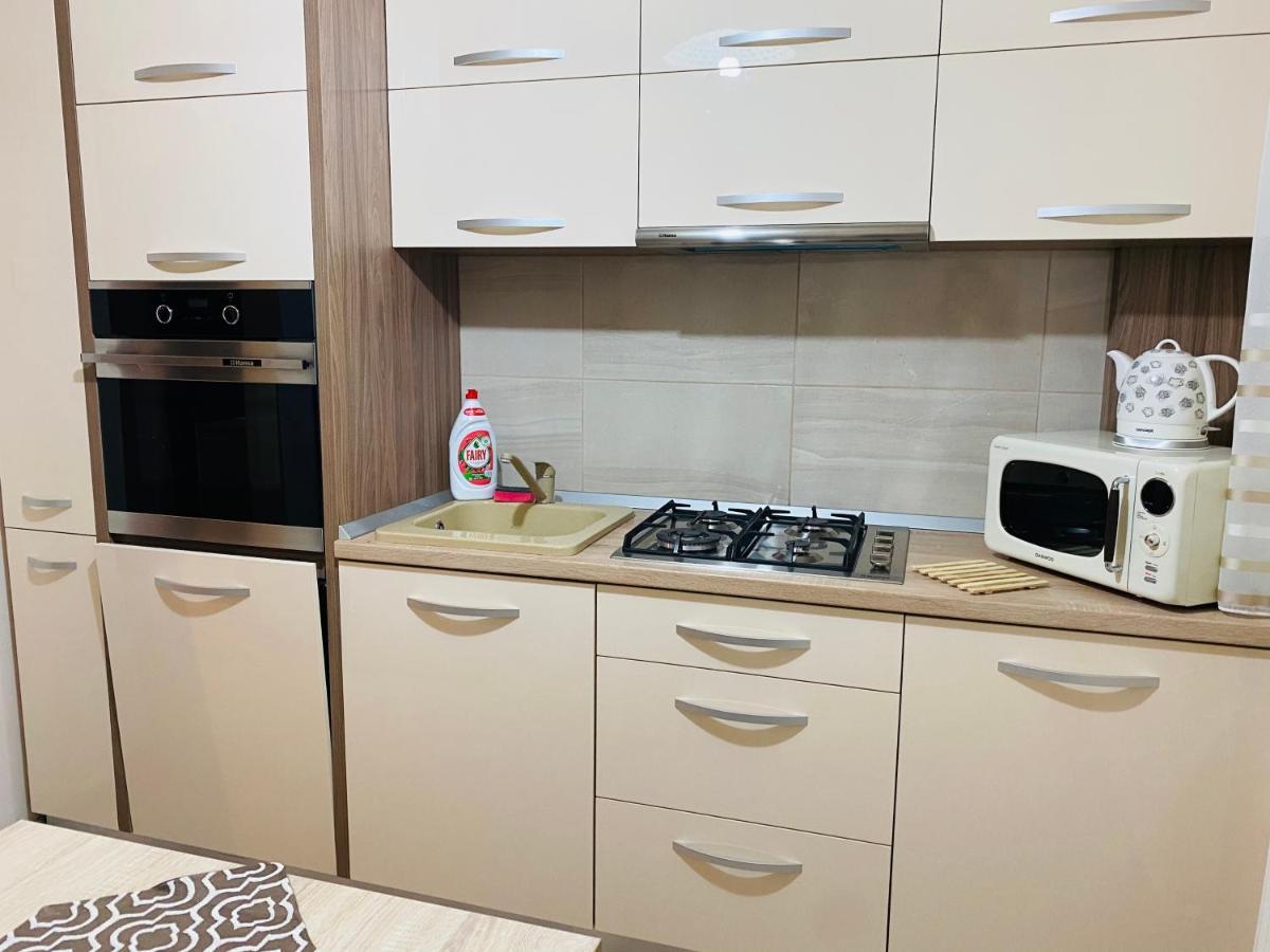Sellada Apartament - Free Private Parking,Ac,Wi-Fi Carei Buitenkant foto